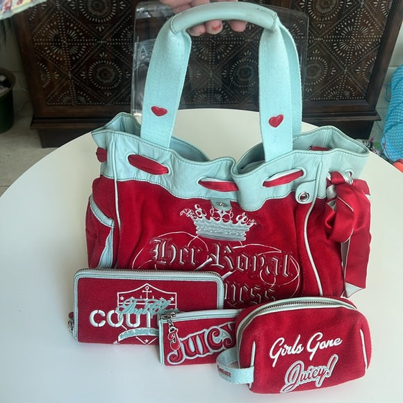 Super rare Juicy Couture y2K era Bag and matching set!! ❤️🩵